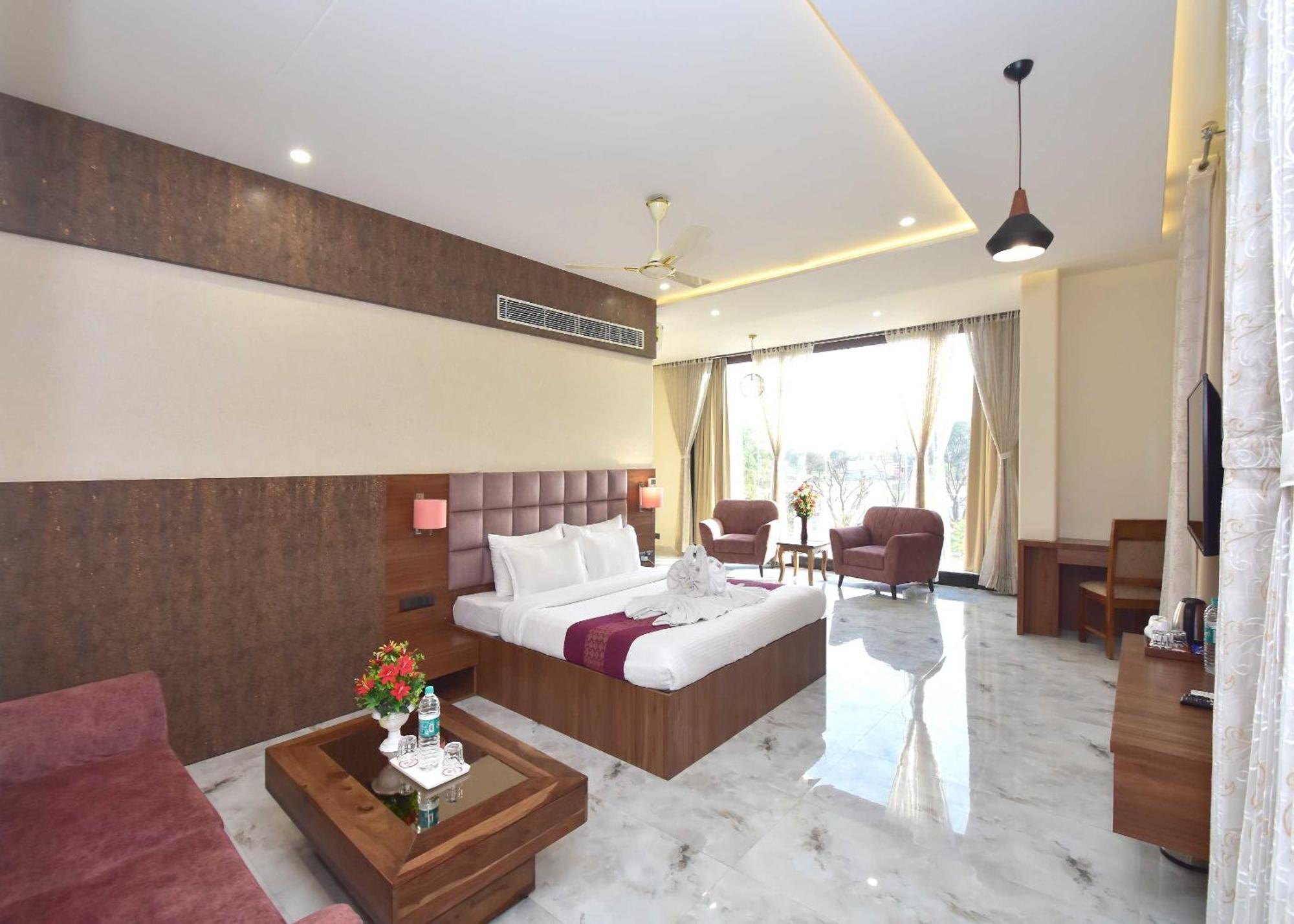 Hotel Shyamleela Khātu Екстериор снимка