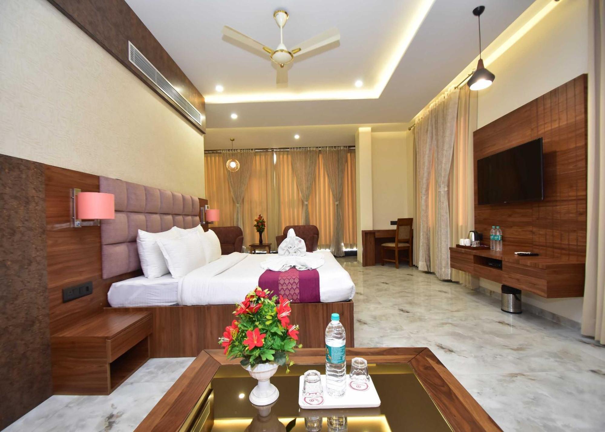 Hotel Shyamleela Khātu Екстериор снимка