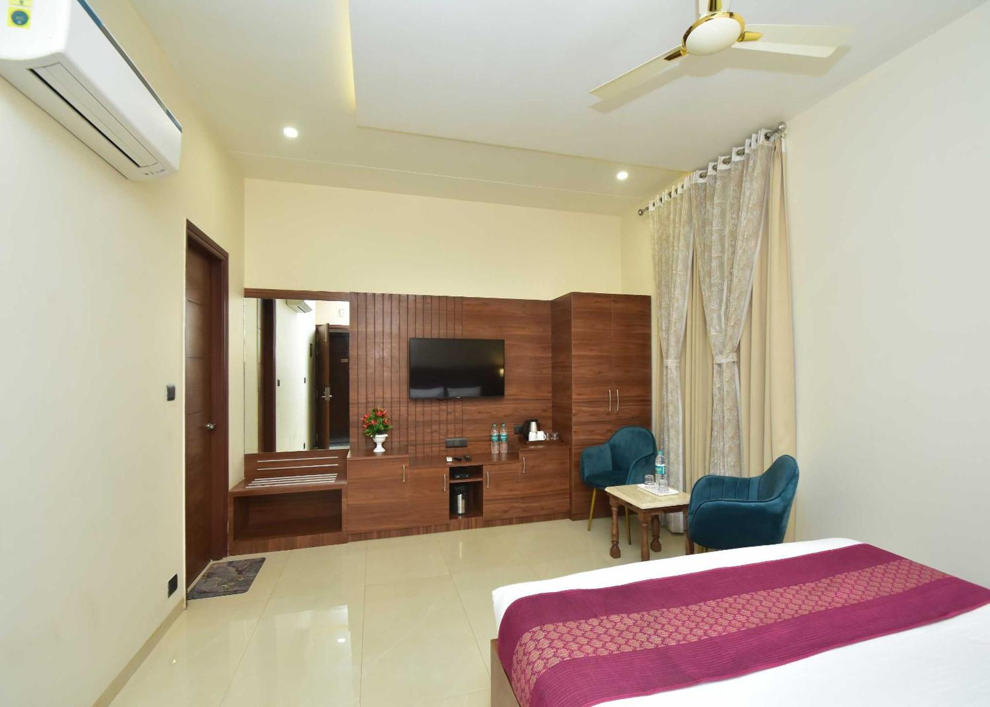 Hotel Shyamleela Khātu Екстериор снимка