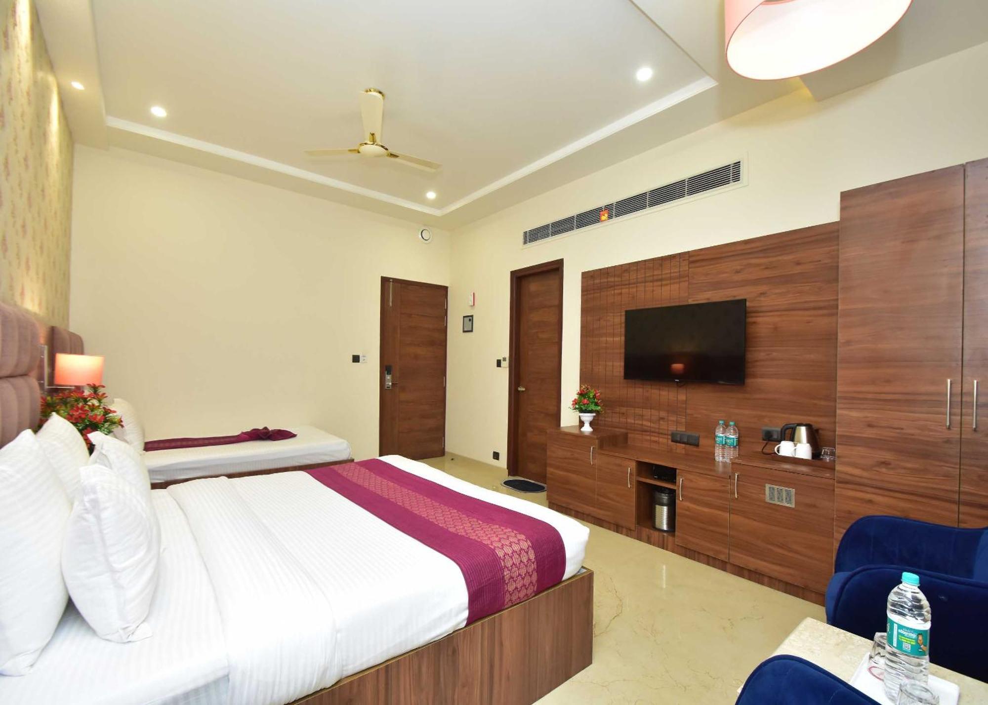 Hotel Shyamleela Khātu Екстериор снимка