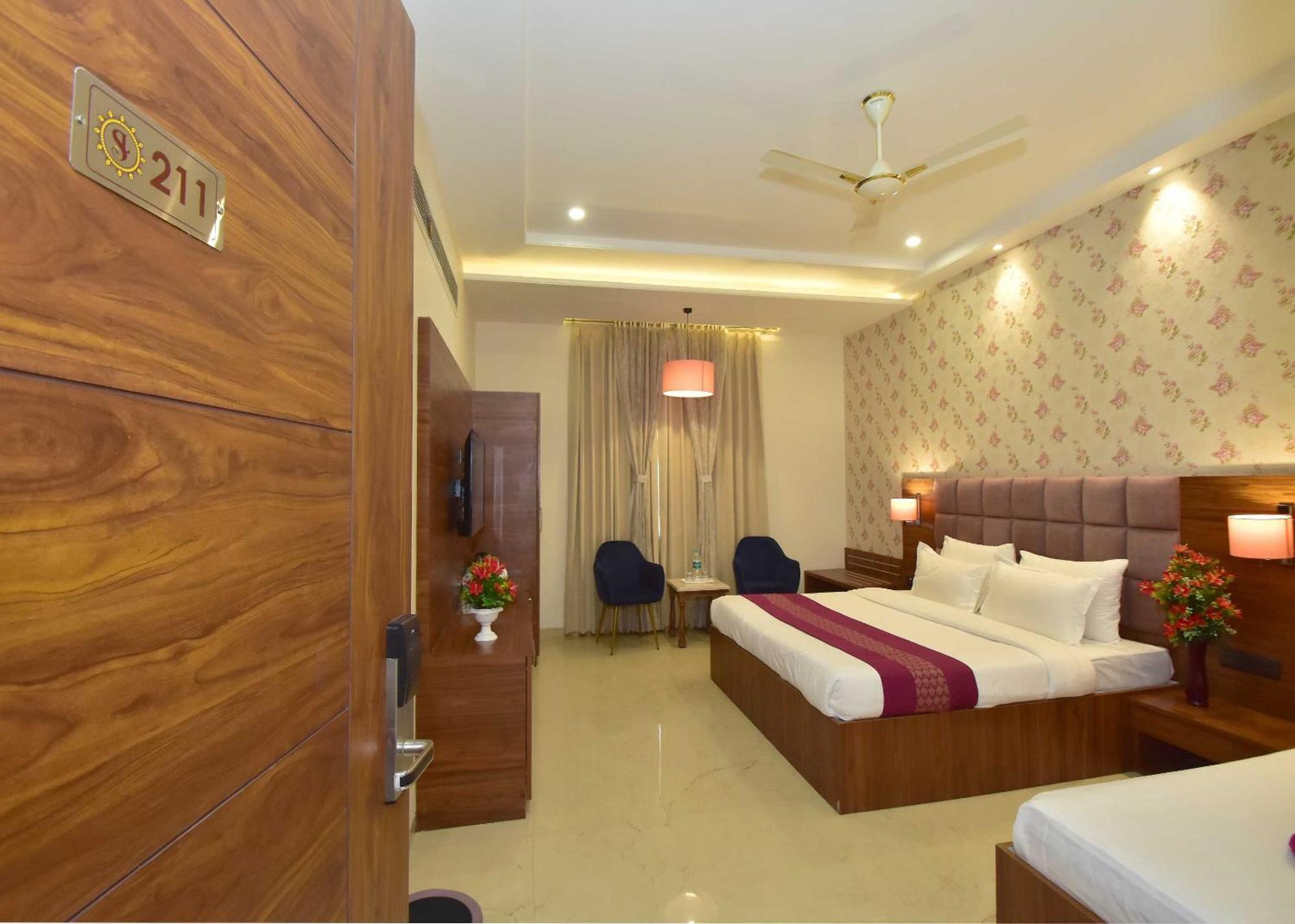 Hotel Shyamleela Khātu Екстериор снимка