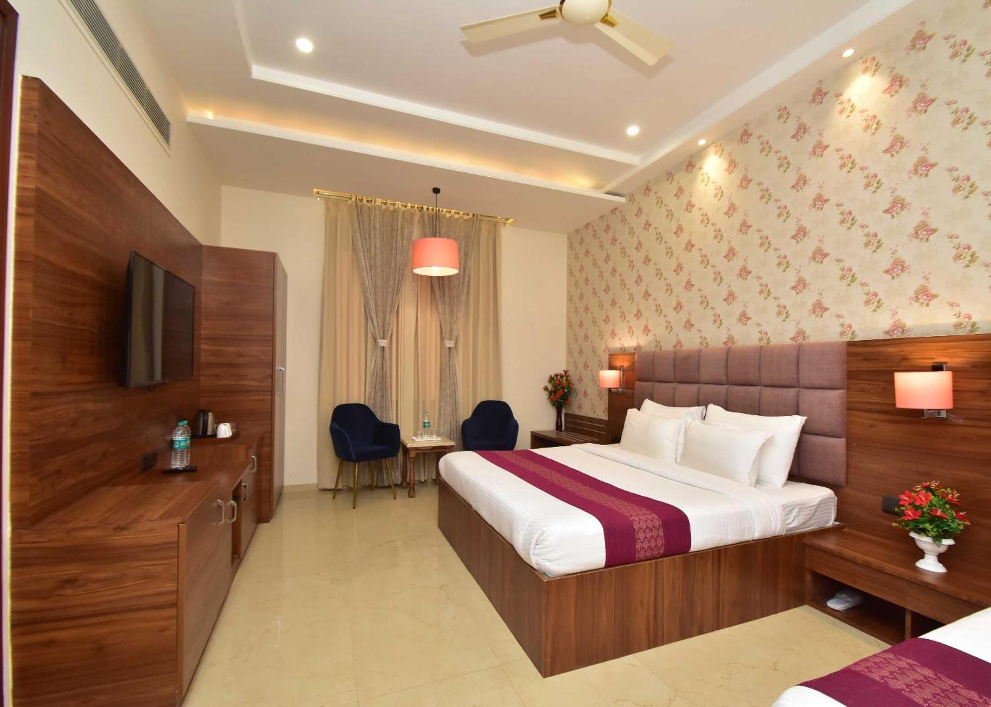 Hotel Shyamleela Khātu Екстериор снимка