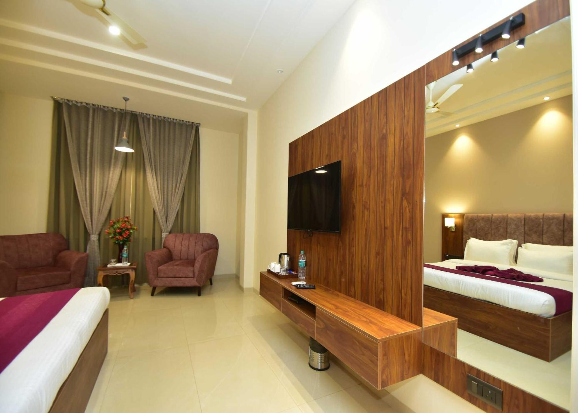 Hotel Shyamleela Khātu Екстериор снимка