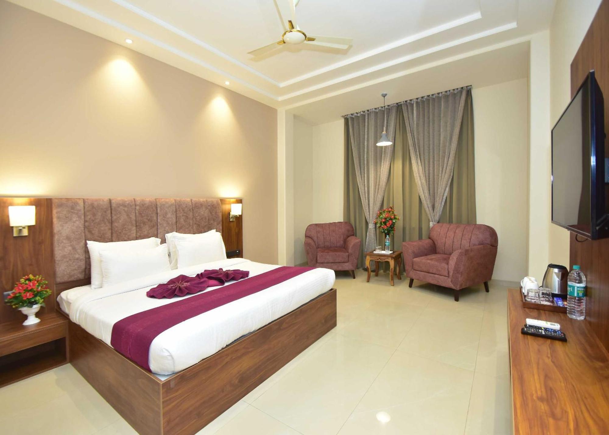 Hotel Shyamleela Khātu Екстериор снимка