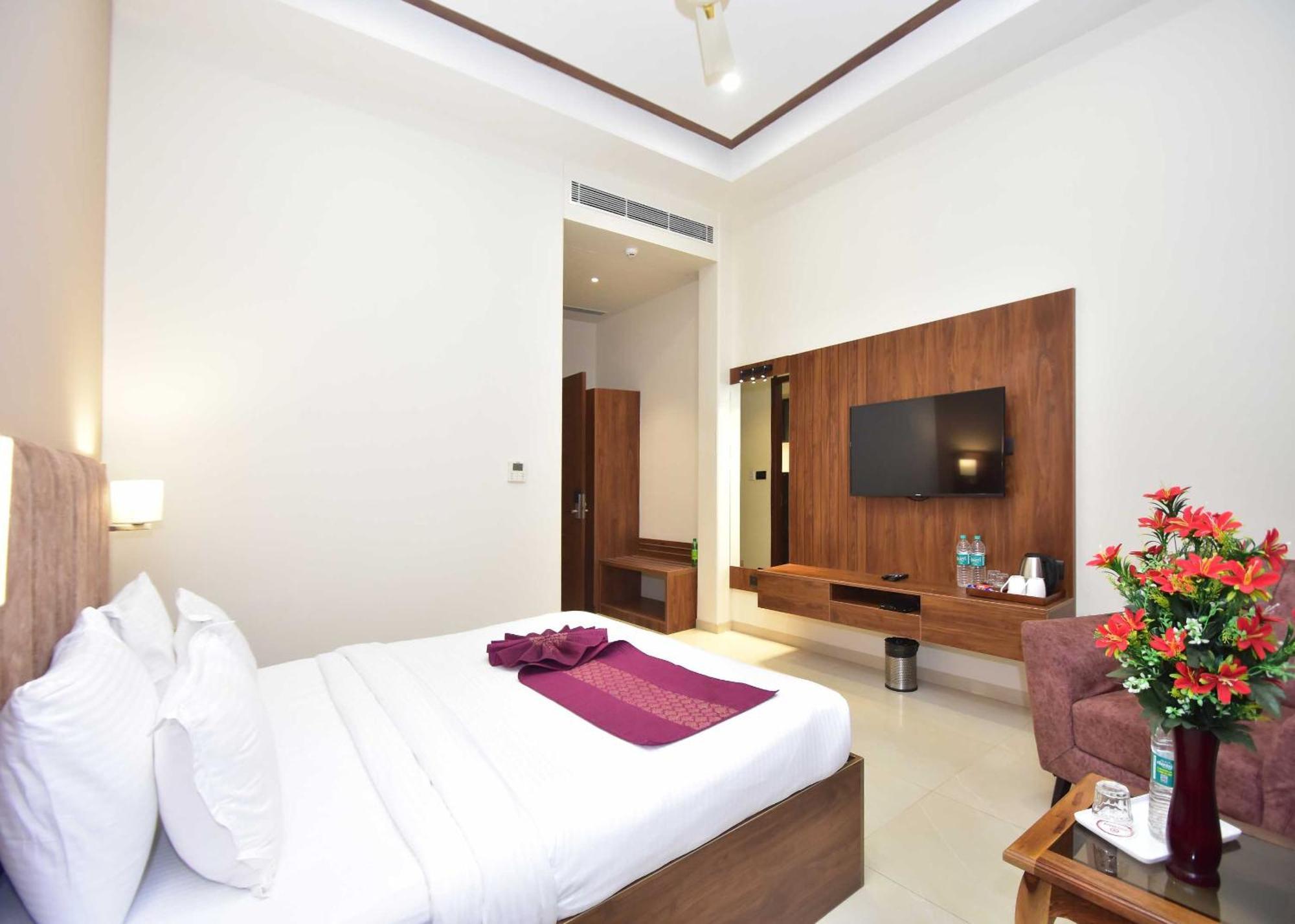 Hotel Shyamleela Khātu Екстериор снимка