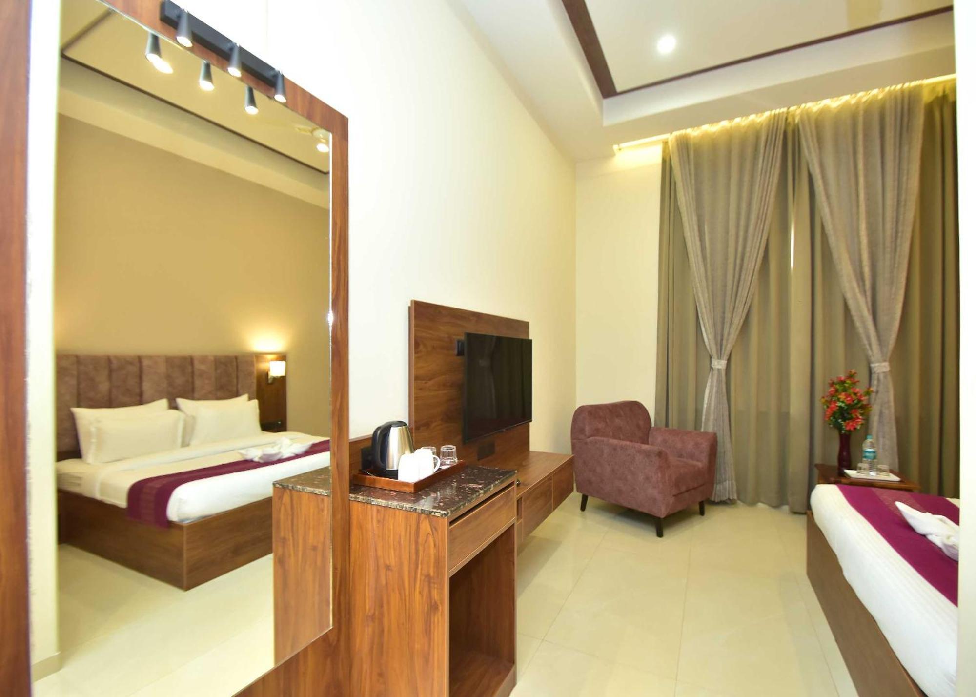 Hotel Shyamleela Khātu Екстериор снимка
