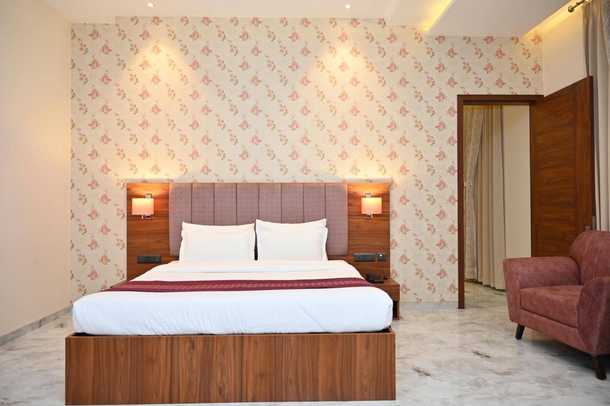 Hotel Shyamleela Khātu Екстериор снимка