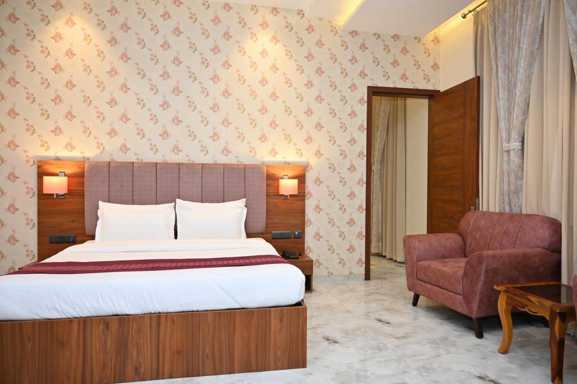 Hotel Shyamleela Khātu Екстериор снимка