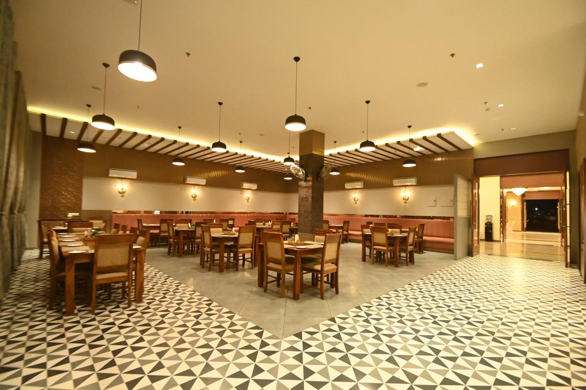 Hotel Shyamleela Khātu Екстериор снимка